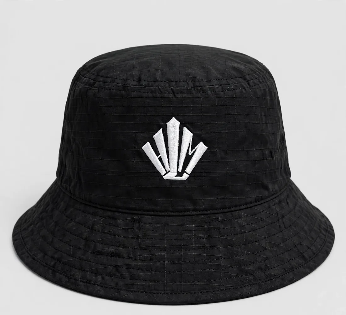 Bob noir — Bord souple, logo brodé.