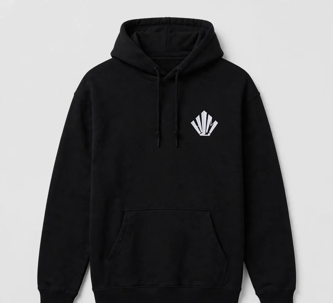 Sweat à capuche noir — Capuche doublée, logo HLM sur la poitrine.