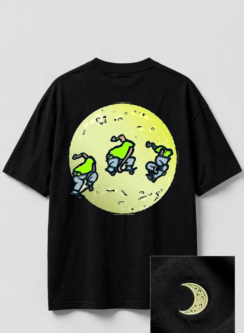 T-shirt noir · La Lune — Trois positions de l'homme sans tête sur la pleine lune, dans le dos. Croissant brodé devant.